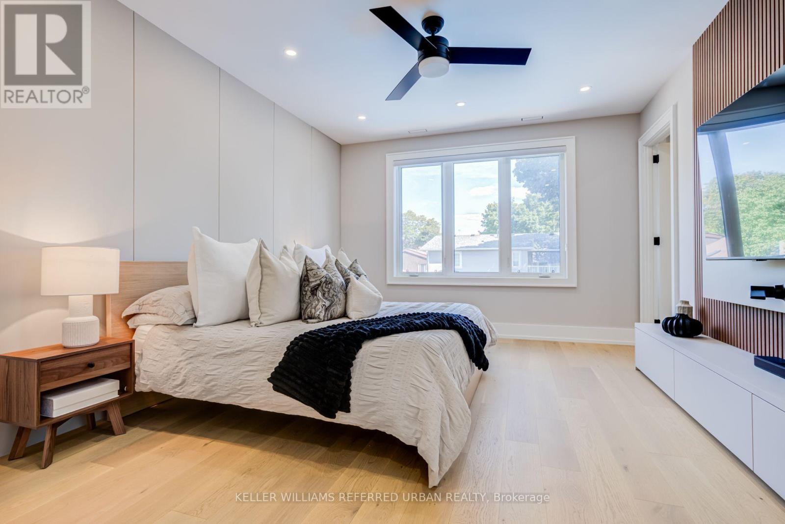 5 BRADBURY CRESCENT - 21