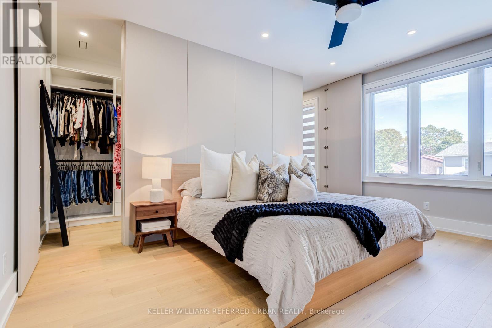 5 BRADBURY CRESCENT - 22