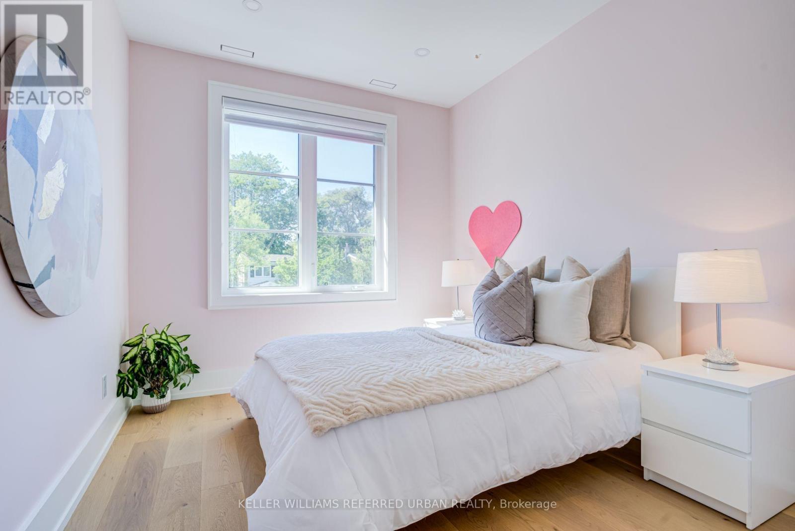 5 BRADBURY CRESCENT - 30