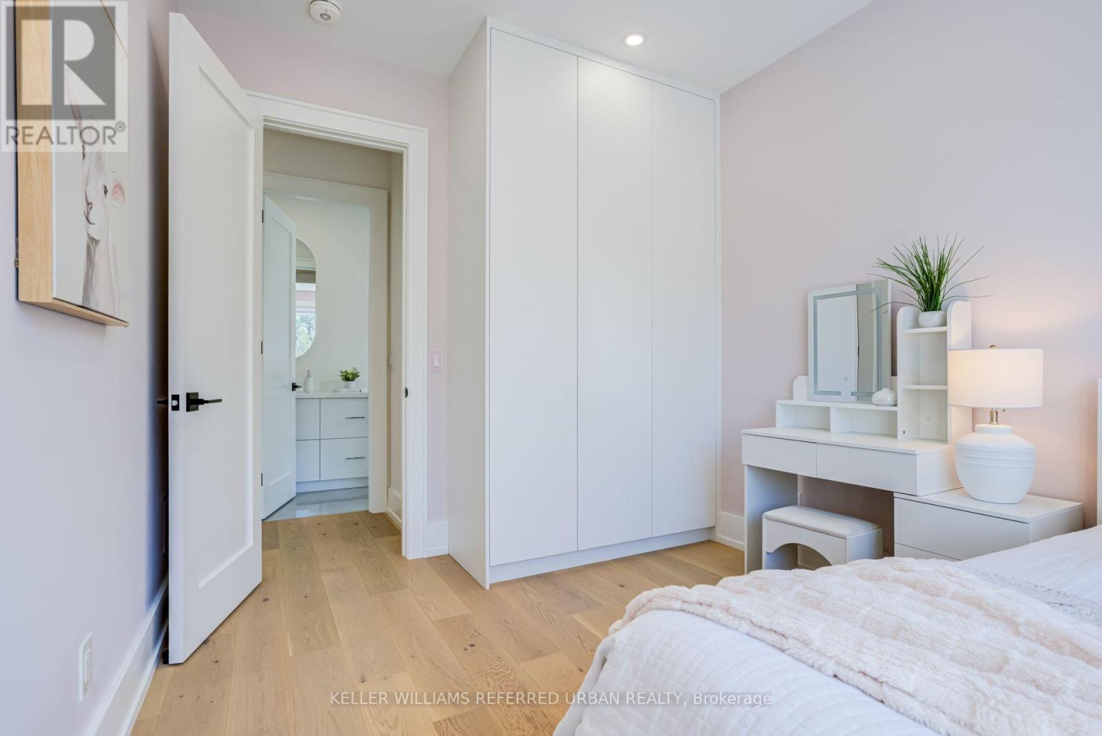 5 BRADBURY CRESCENT - 33