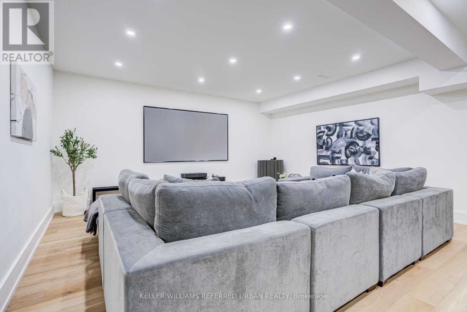 5 BRADBURY CRESCENT - 40