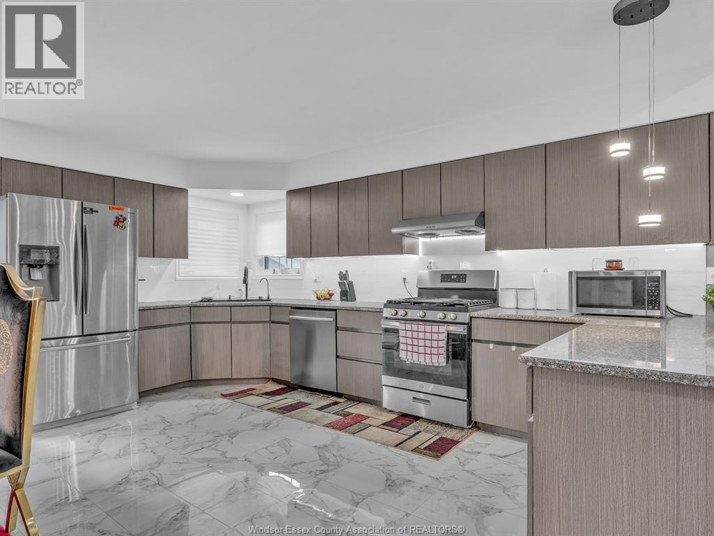 242 GEORGE CRESCENT - 13