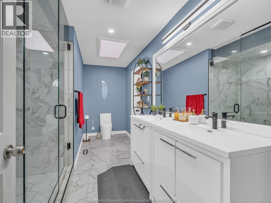 242 GEORGE CRESCENT - 16