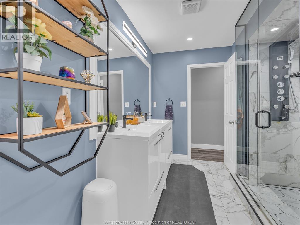 242 GEORGE CRESCENT - 18