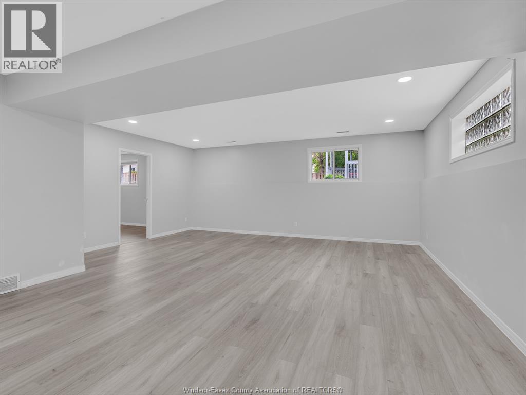 242 GEORGE CRESCENT - Image 25