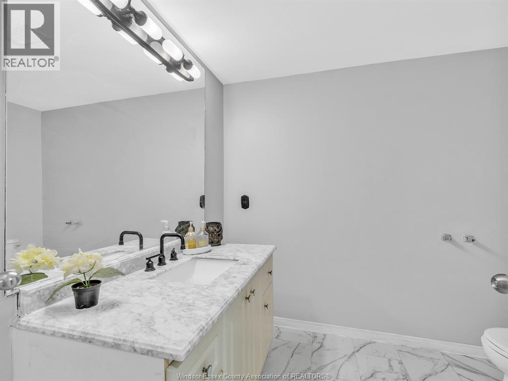 242 GEORGE CRESCENT - 30