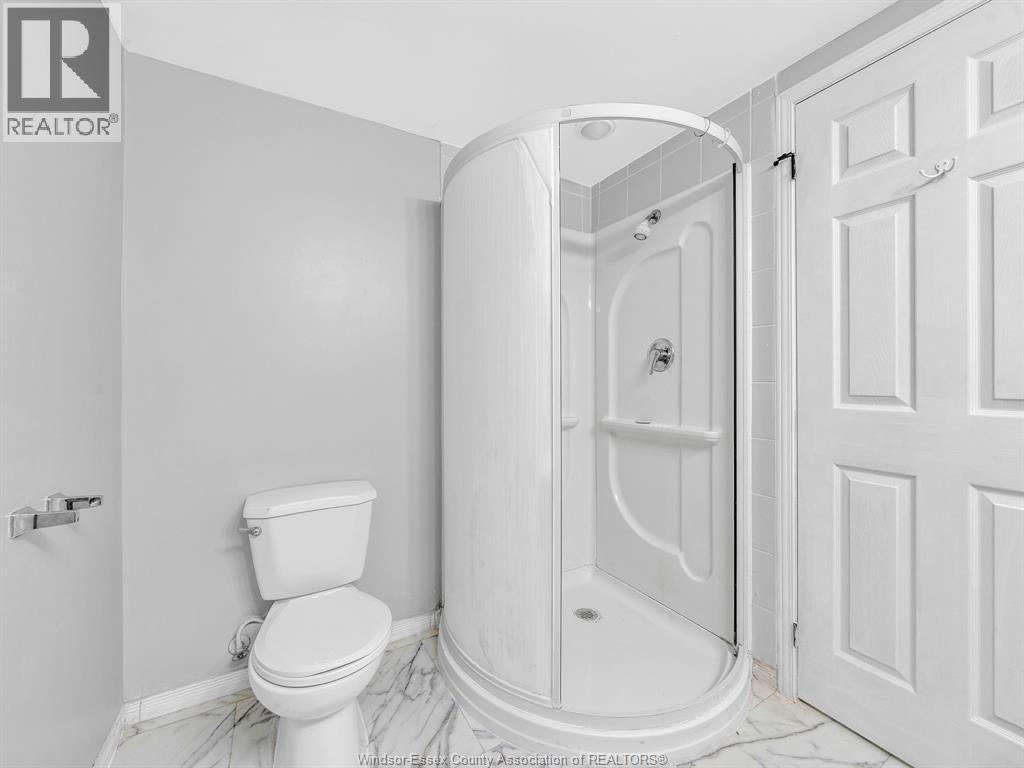 242 GEORGE CRESCENT - 31