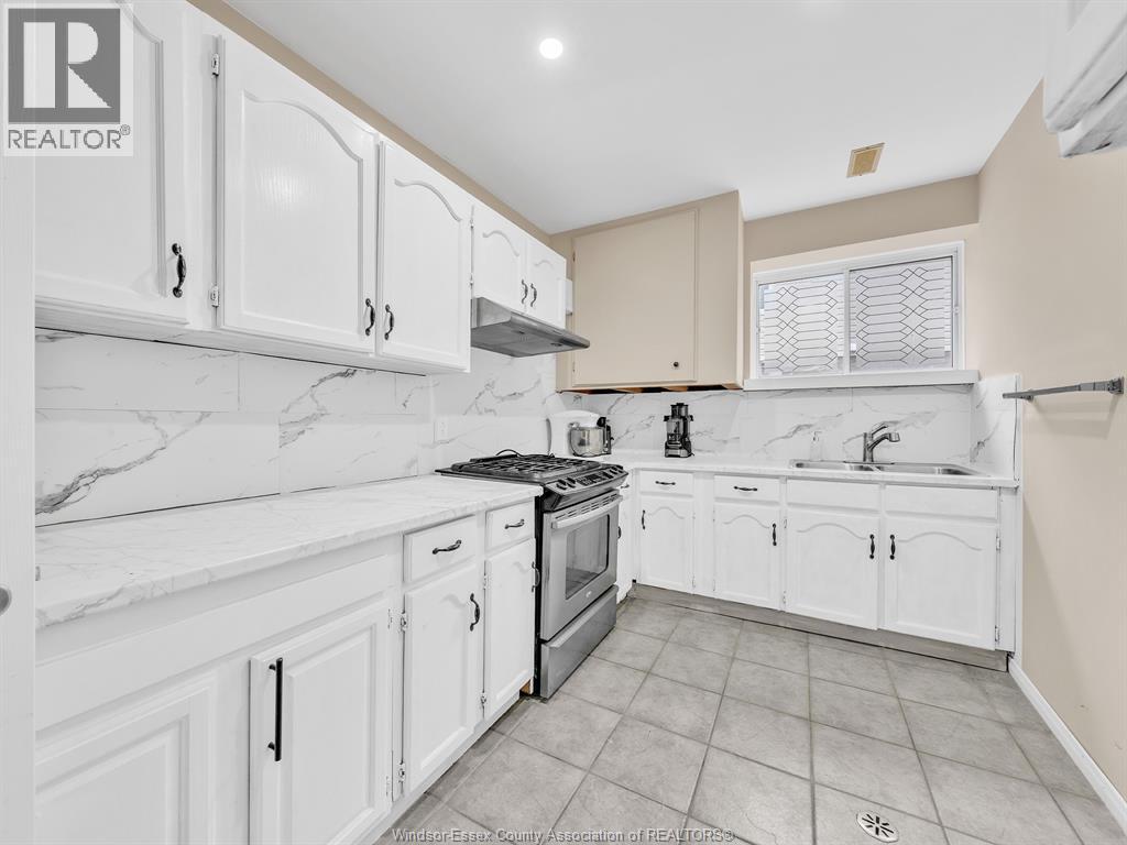 242 GEORGE CRESCENT - 34