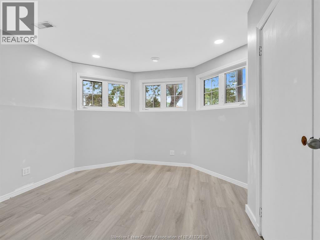 242 GEORGE CRESCENT - 36