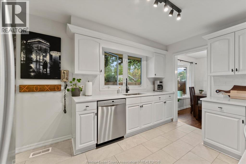 3425 Roxborough BOULEVARD - 11