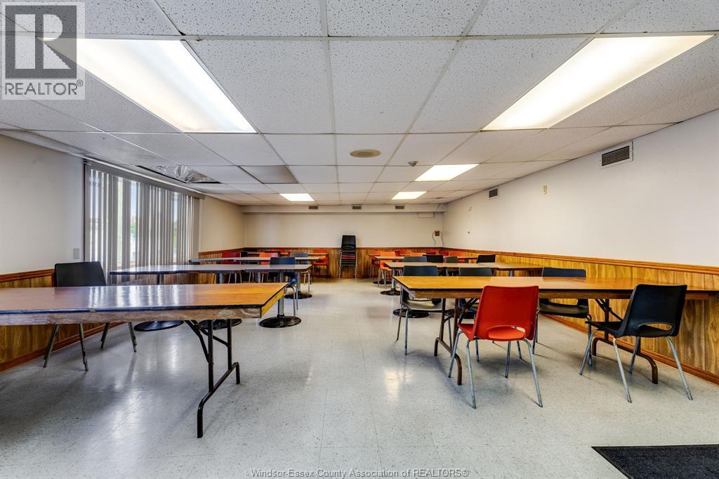 2330-2334 McDougall - 32