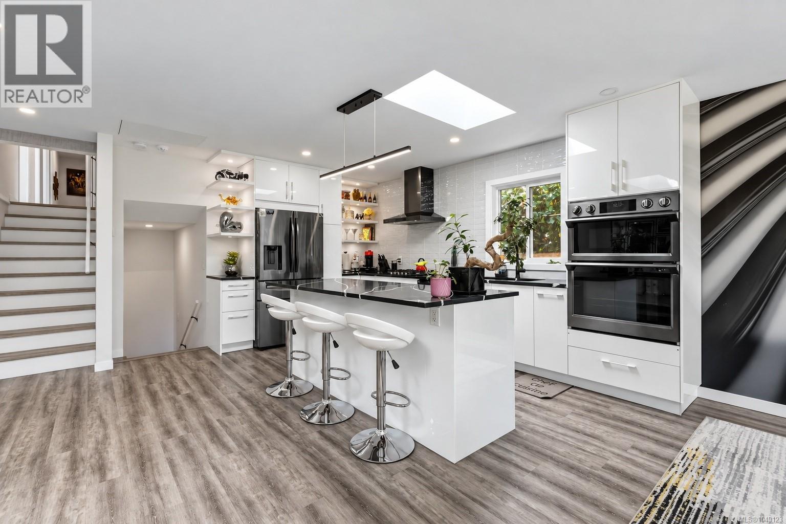 7081 East Saanich Rd - 6