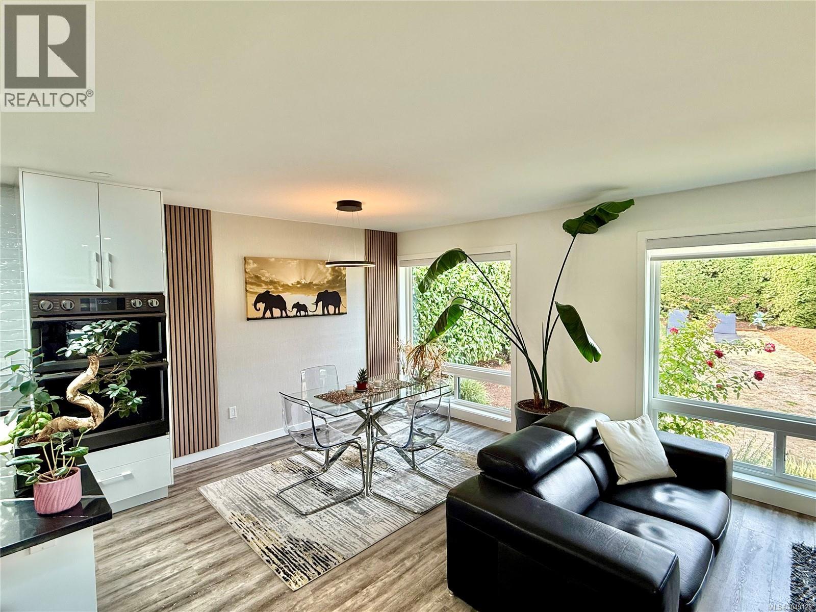 7081 East Saanich Rd - 8