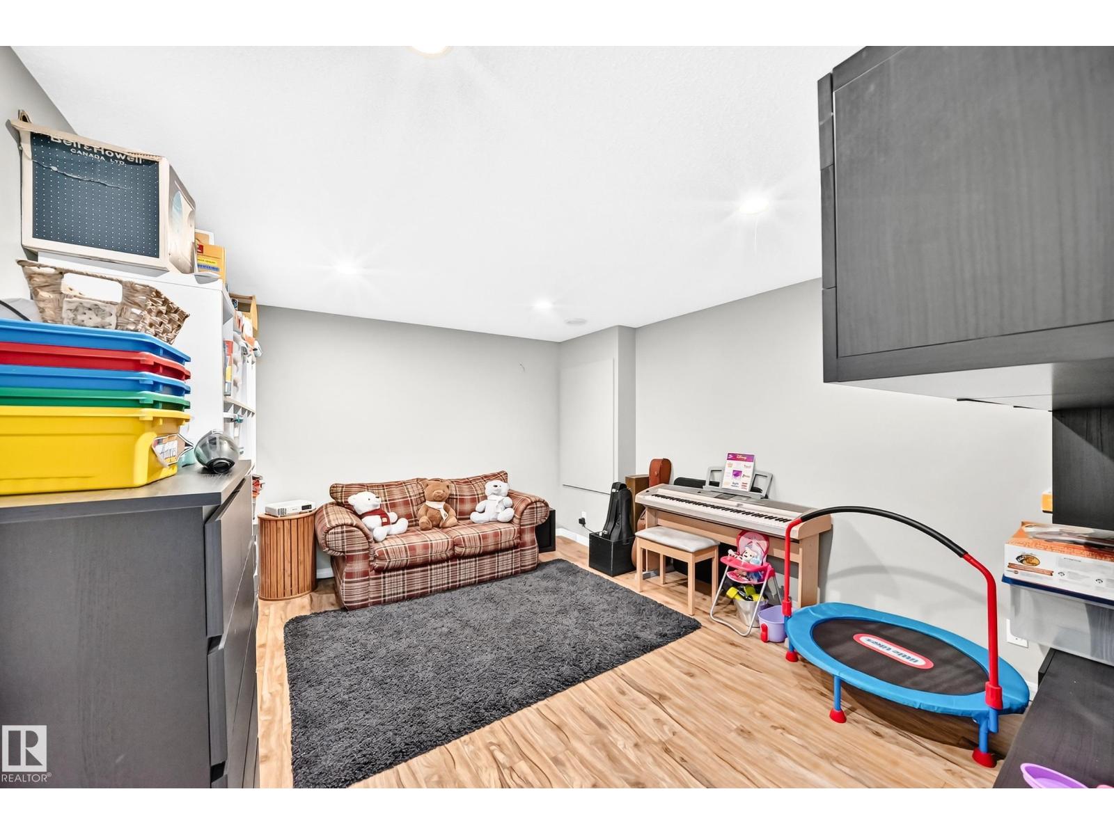 7839 14 AV SW - 35
