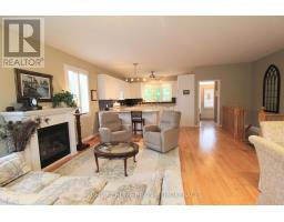 40 Stornoway Crescent N, Huron East, ON N0K1W0 Photo 9