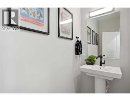 4pc Bathroom - 578 Masters Road Se, Calgary, AB T3M2T8 Photo 12