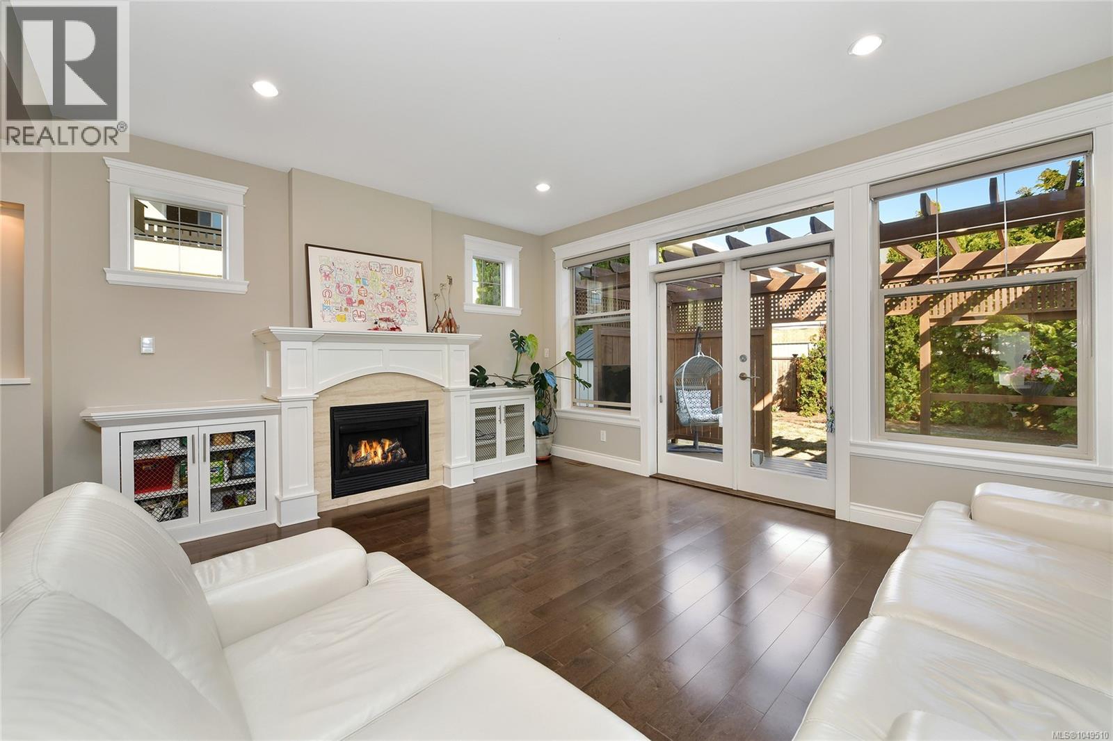 1059 Clare St - Image 14