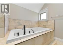 1059 Clare St, Victoria, BC V8S4B5 Photo 29