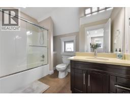 1059 Clare St, Victoria, BC V8S4B5 Photo 31