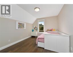1059 Clare St, Victoria, BC V8S4B5 Photo 35