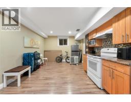 1059 Clare St, Victoria, BC V8S4B5 Photo 40