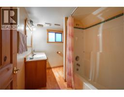 9109 Mackie Drive, Coldstream, BC V1B1H1 Photo 37