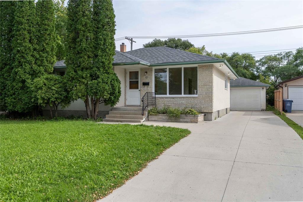 12 Blackberry Bay, Winnipeg, Manitoba, R2J2G5, Winnipeg, Manitoba — photo 1 of 5
