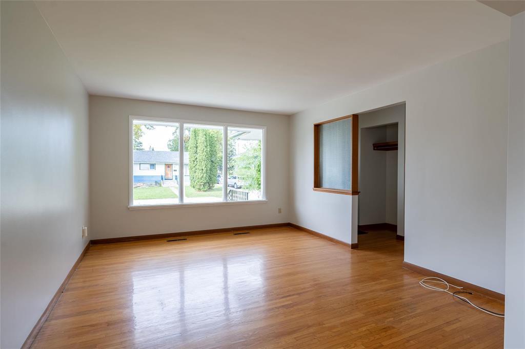 12 Blackberry Bay, Winnipeg, Manitoba, R2J2G5, Winnipeg, Manitoba — photo 5 of 5