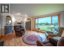 Primary Bedroom - 9109 Mackie Drive, Coldstream, BC V1B1H1 Photo 9