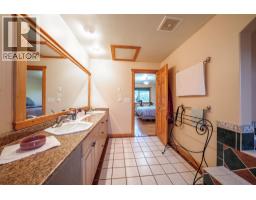 9109 Mackie Drive, Coldstream, BC V1B1H1 Photo 31