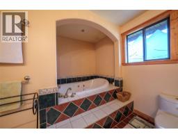 9109 Mackie Drive, Coldstream, BC V1B1H1 Photo 29