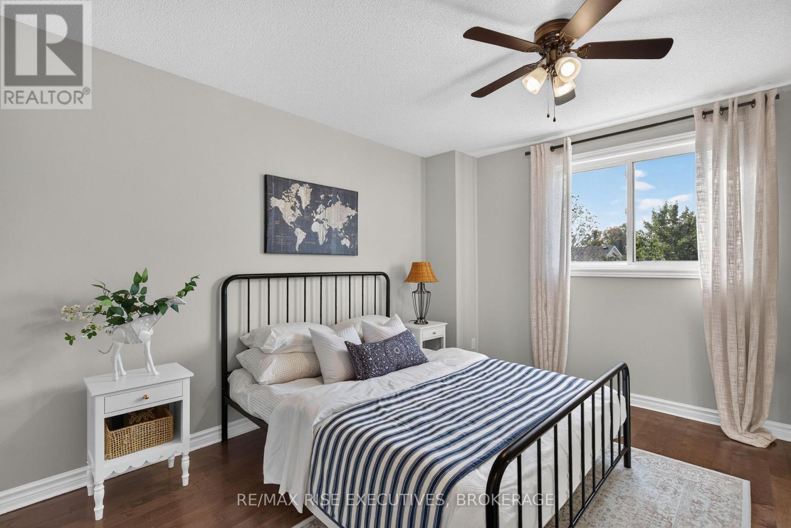 947 PRESTWICK CRESCENT - 32
