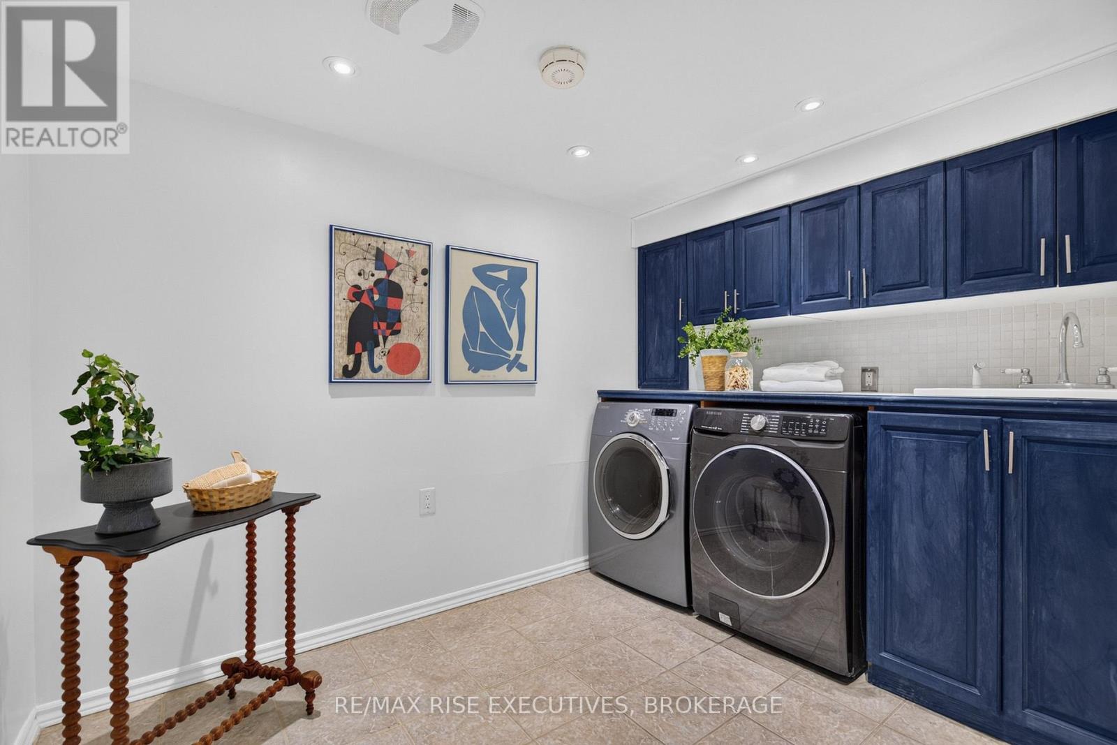 947 PRESTWICK CRESCENT - 38