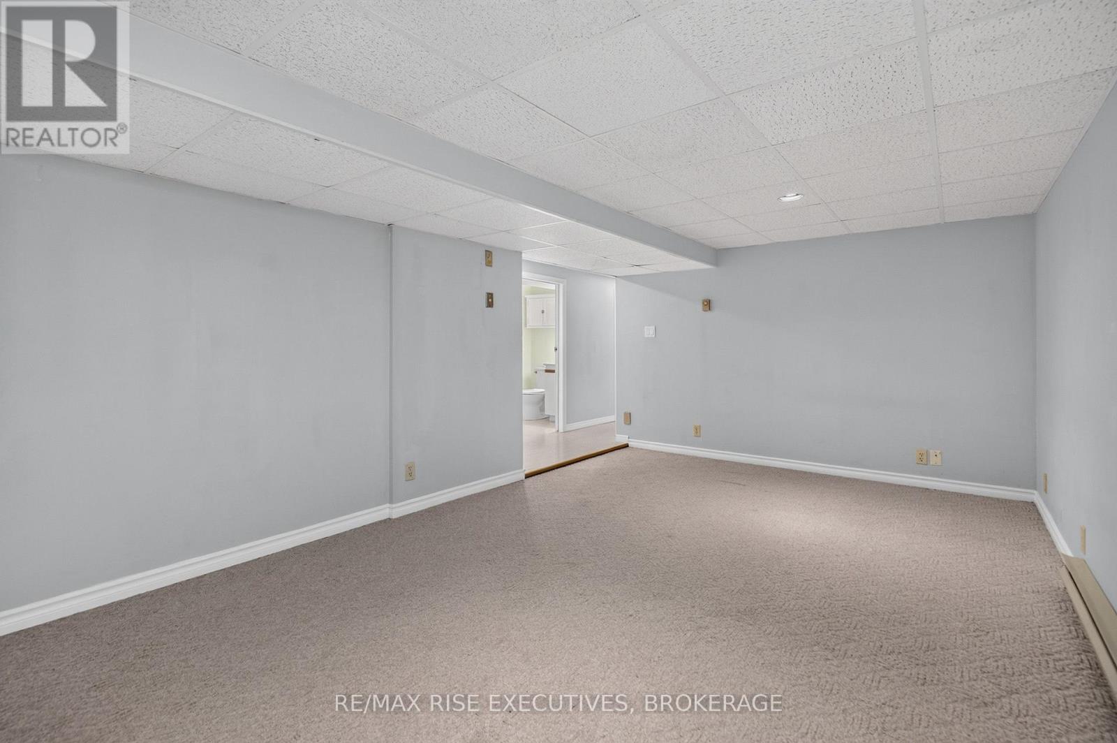 947 PRESTWICK CRESCENT - 40