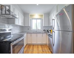 Bathroom - Upper - 293 Mcalpine Avenue S, Welland, ON L3B1V1 Photo 9