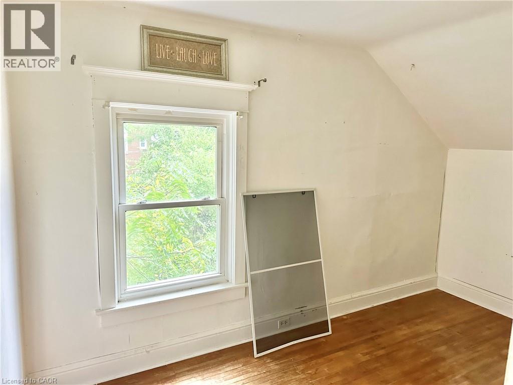 128 KENT Street S - Image 16