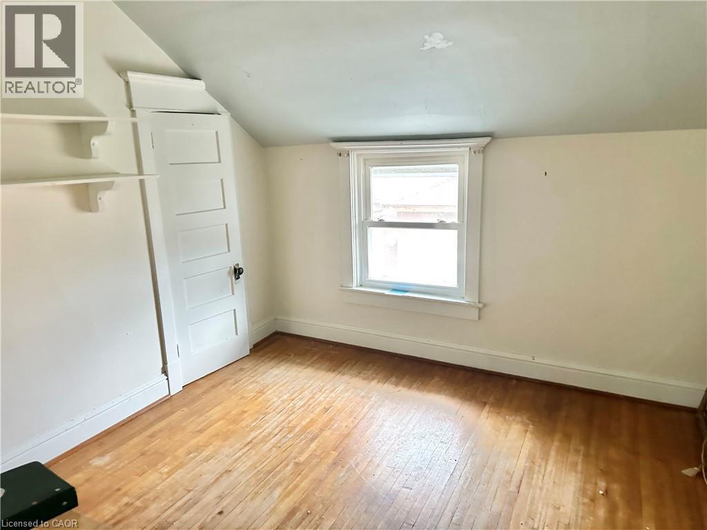 128 KENT Street S - Image 14