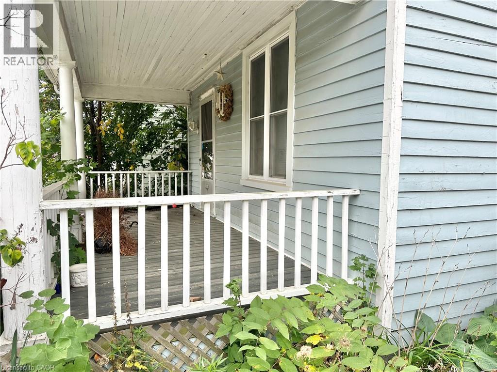 128 KENT Street S - 20