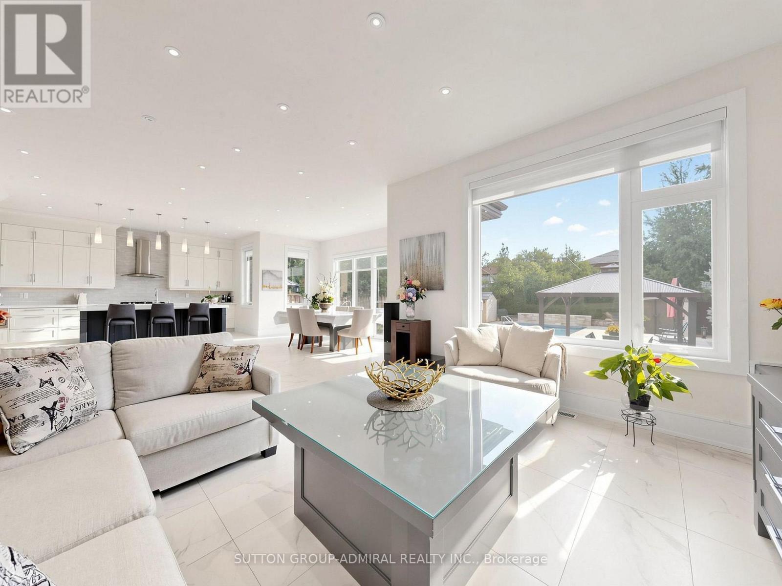 18 DUNSMORE GARDENS - 10