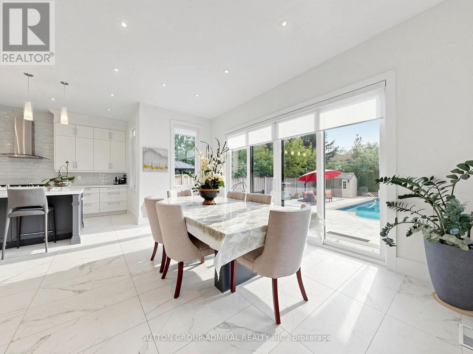 18 DUNSMORE GARDENS - 11