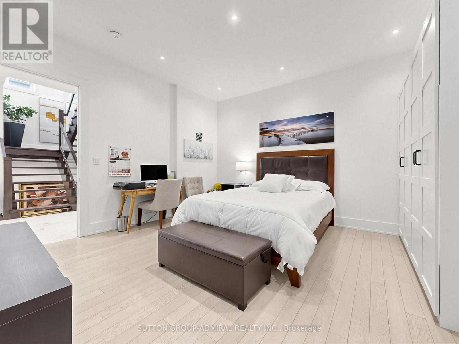 18 DUNSMORE GARDENS - 19