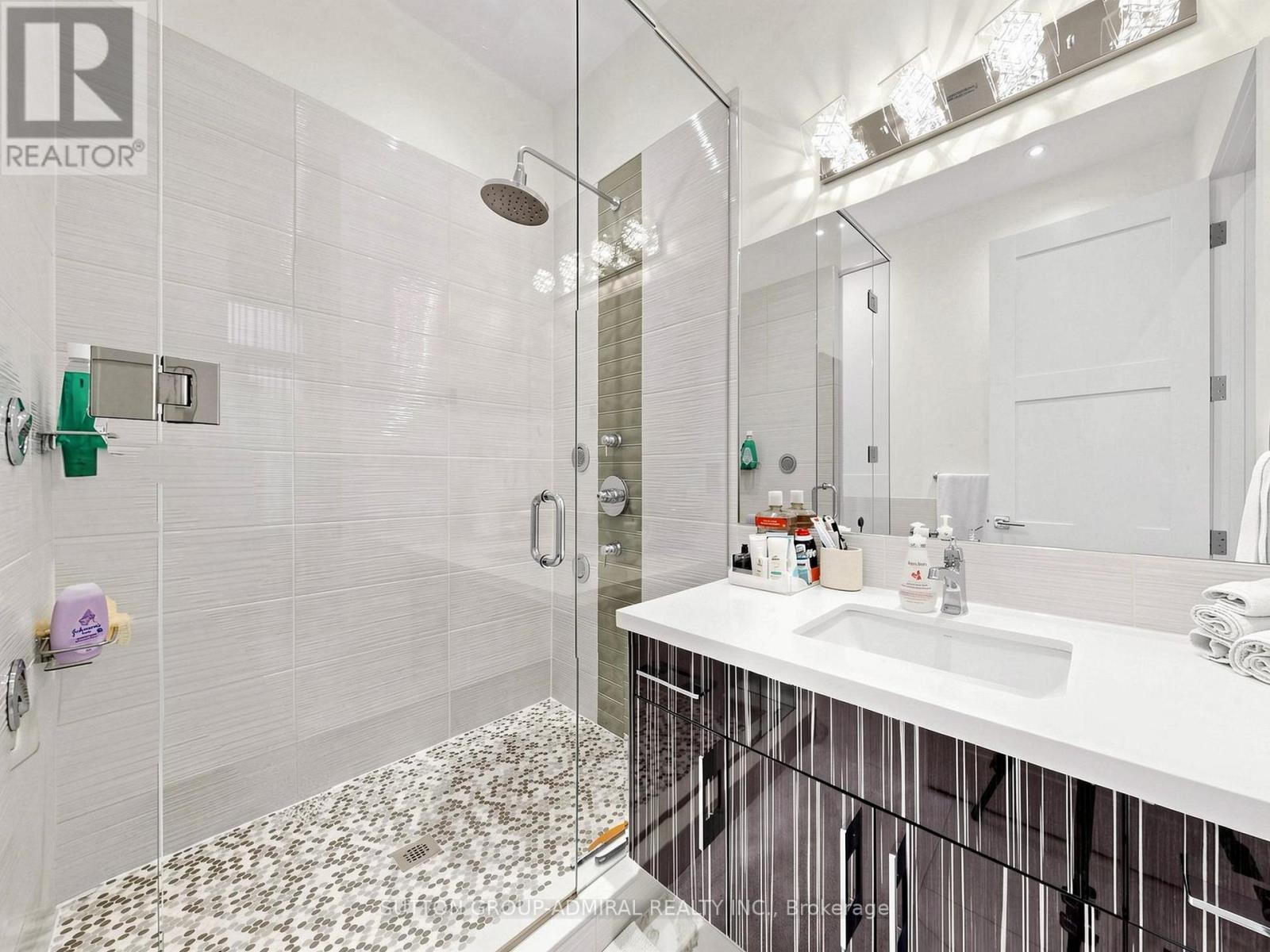 18 DUNSMORE GARDENS - 25