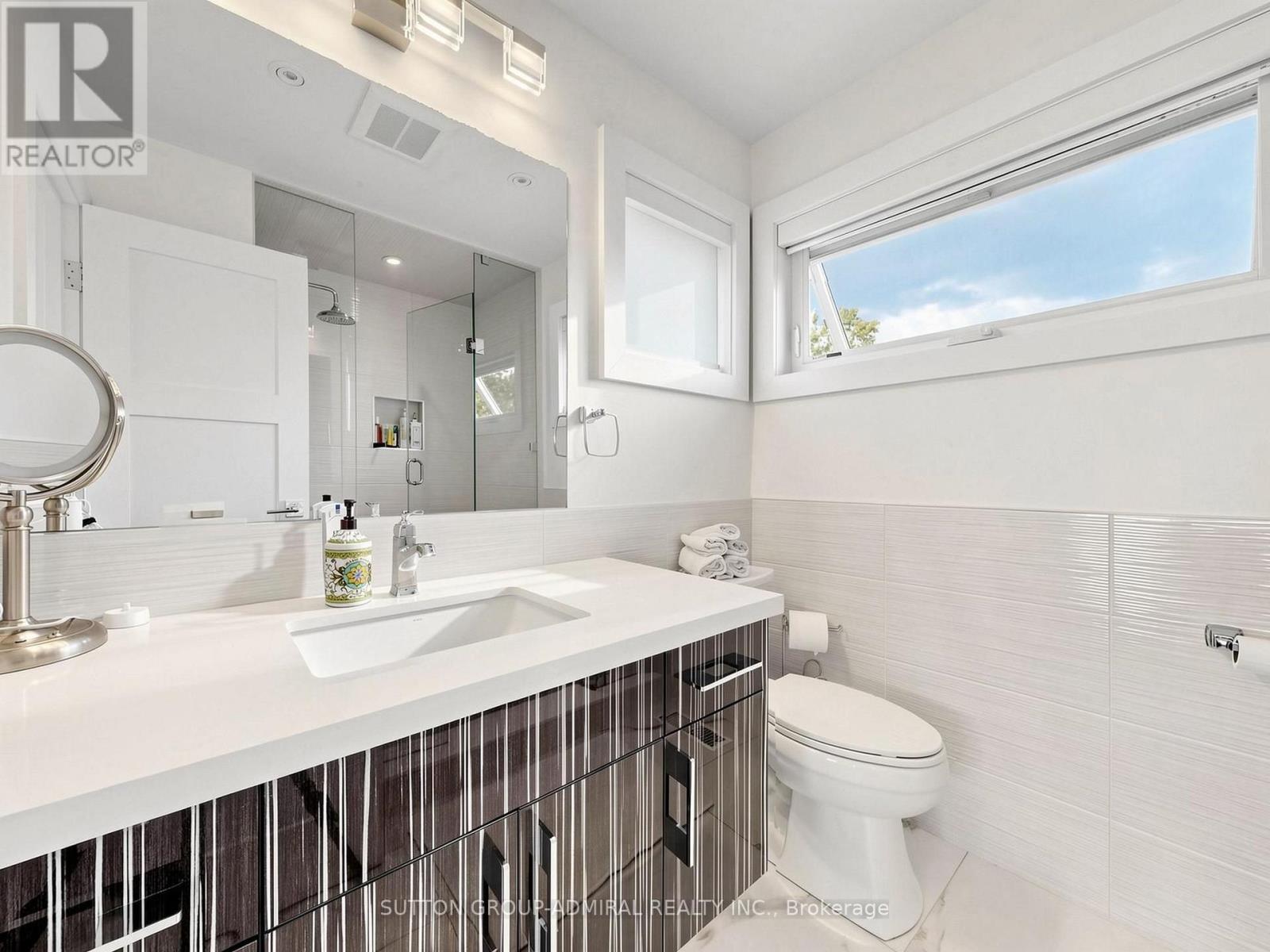 18 DUNSMORE GARDENS - 32