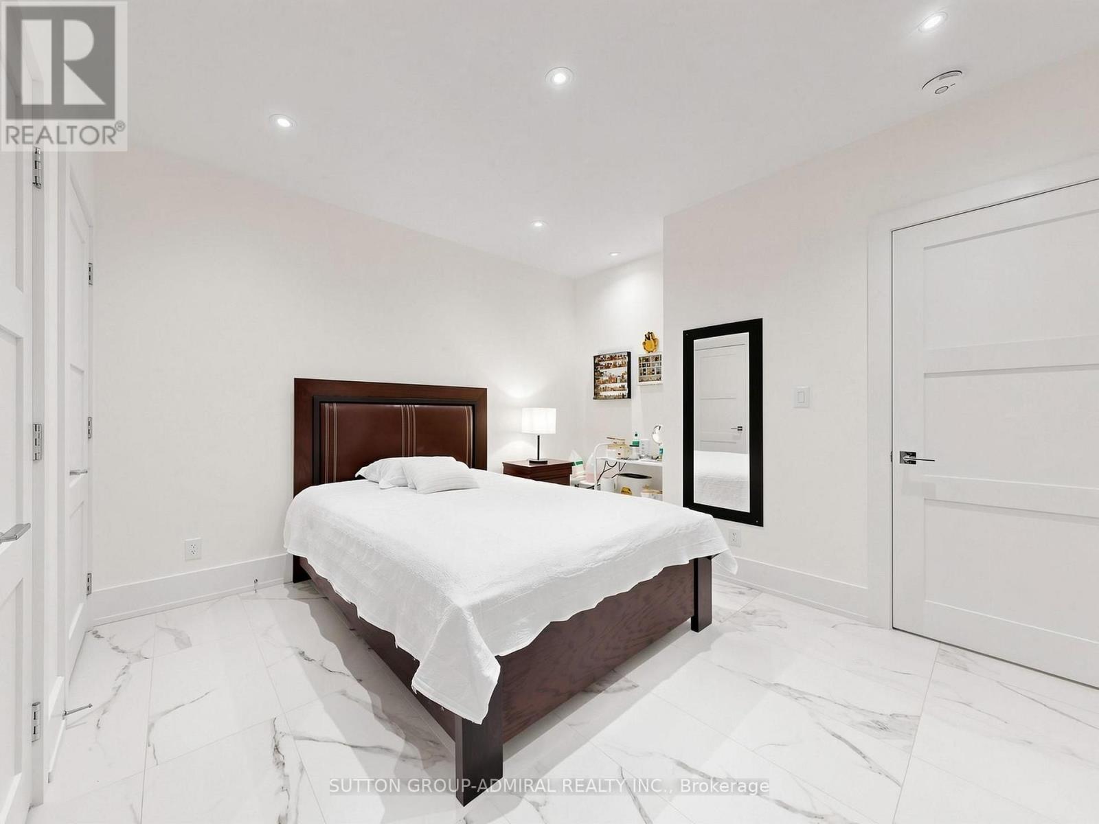 18 DUNSMORE GARDENS - 38