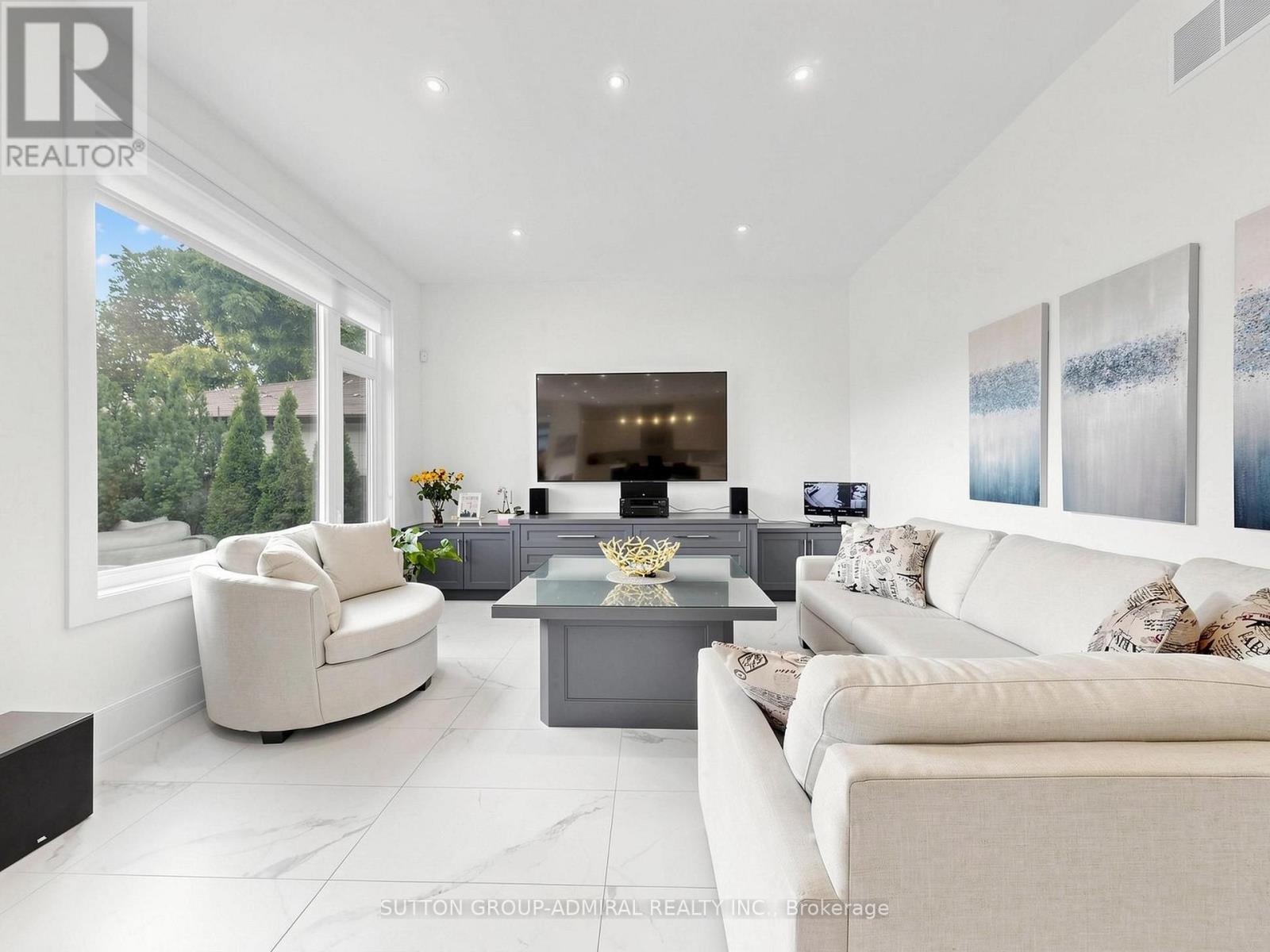 18 DUNSMORE GARDENS - 6