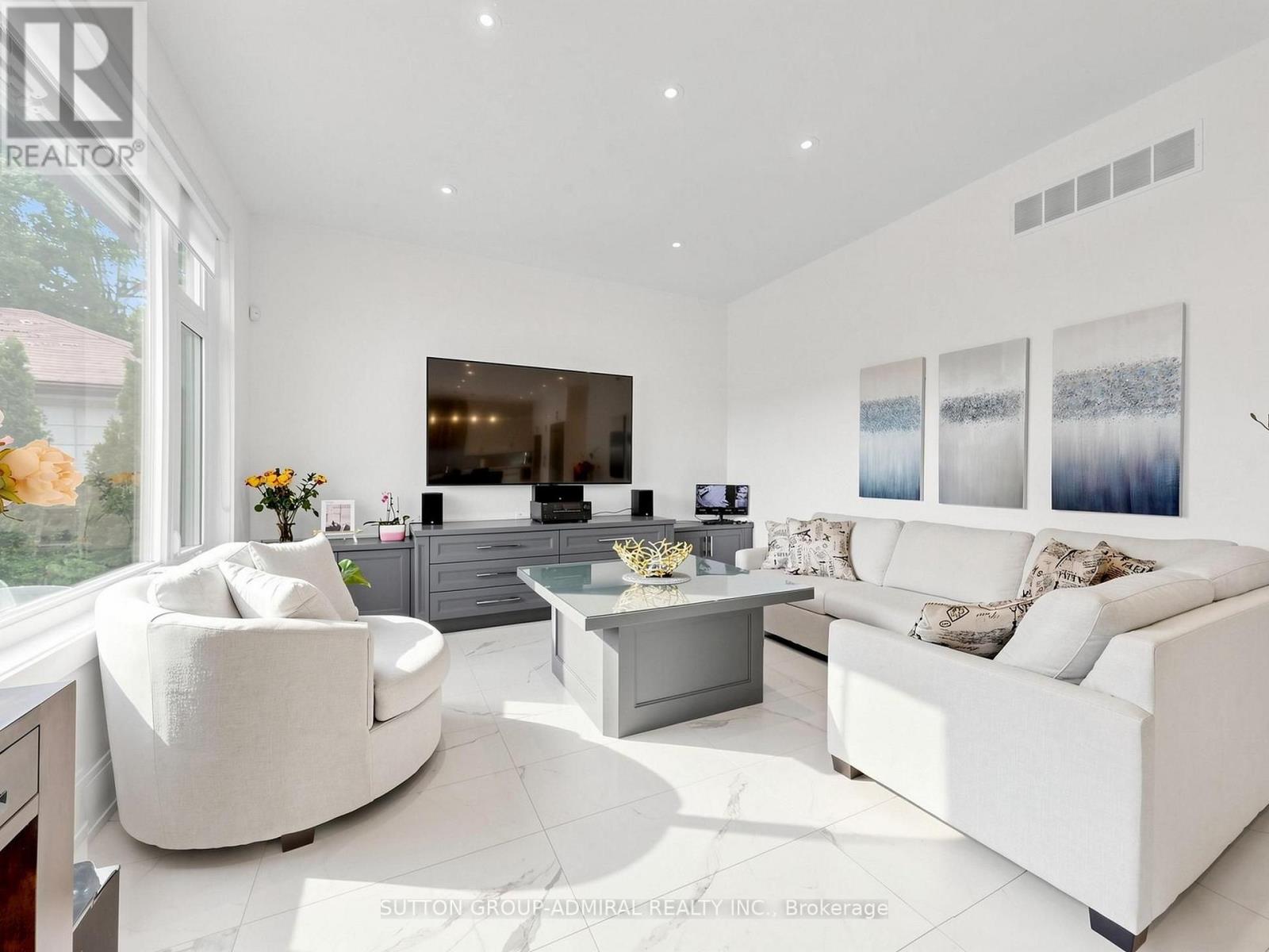 18 DUNSMORE GARDENS - 7