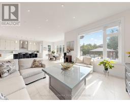 18 Dunsmore Gardens, Toronto, ON M3H3M2 Photo 10
