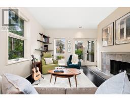 Den - 33a Henry Street, Toronto, ON M5T1W9 Photo 11