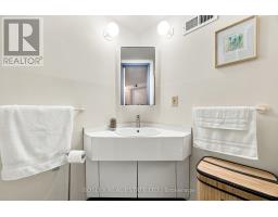 33a Henry Street, Toronto, ON M5T1W9 Photo 40