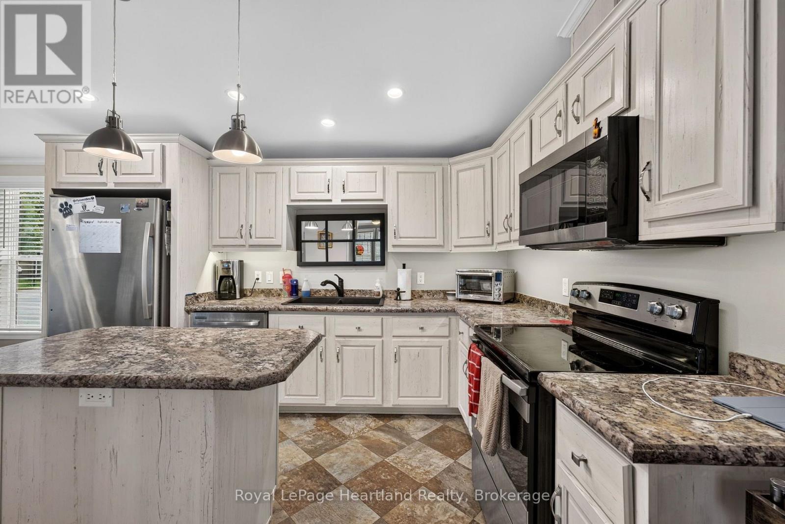 24 KELLESTINE DRIVE - 11